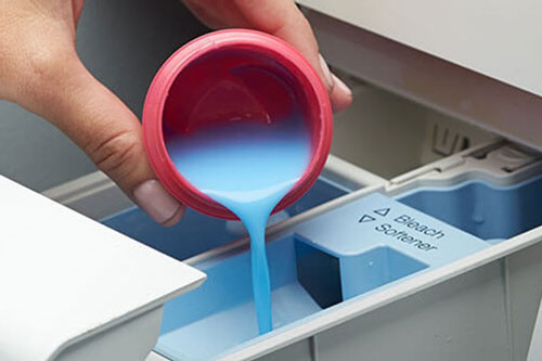 CẢNH BÁO: Những sai lầm phổ biến khi dùng nước xả vải khiến quần áo bạc màu, nhanh hỏng