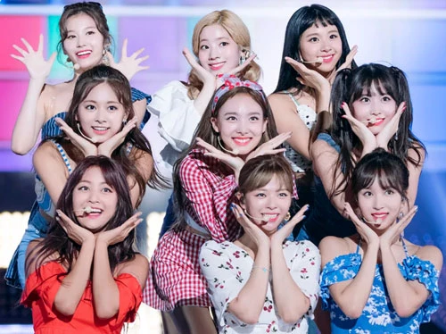 2. Twice. Lượt theo dõi: 11,9 triệu. 2. Twice. Lượt theo dõi: 11,9 triệu.