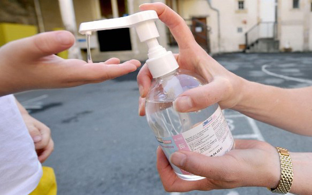 Viện Khoa học và công nghệ Bộ Công an tự sản xuất dung dịch rửa tay sát khuẩn phòng, chống dịch bệnh Covid-19