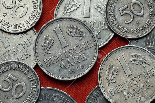 Deutsche Mark (Mác Đức) là đồng tiền của nước Đức trước đây. Đồng mác Đức được phát hành lần đầu năm 1948 dưới thời kỳ Đồng minh chiếm đóng để thay thế đồng Reichsmark. Đến năm 2002, nó mới hết được lưu hành trên thị trường khi nước Đức chuyển sang dùng đồng euro.