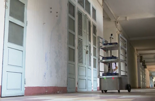 Đà Nẵng sử dụng robot phục vụ người nghi nhiễm COVID-19