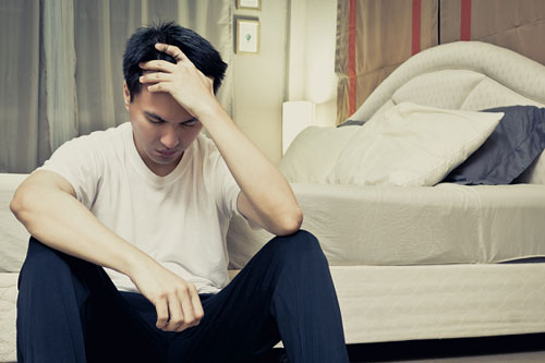 Mẹ vừa qua đời, tôi liền gọi người đến nhà phá chiếc két sắt bà giấu sau tường cả chục năm nhưng lại bủn rủn khi nhìn thấy thứ bên trong