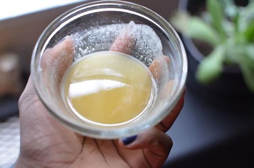 Cao răng lâu năm đến mấy cũng bật ra từng mảng, răng trắng như bọc sứ chỉ với nguyên liệu vài nghìn này