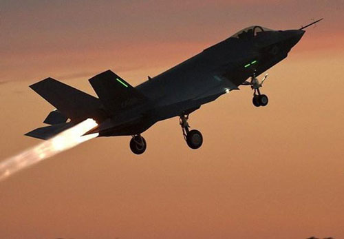 Mỹ không kích với vũ khí siêu chính xác để trả đũa Iran