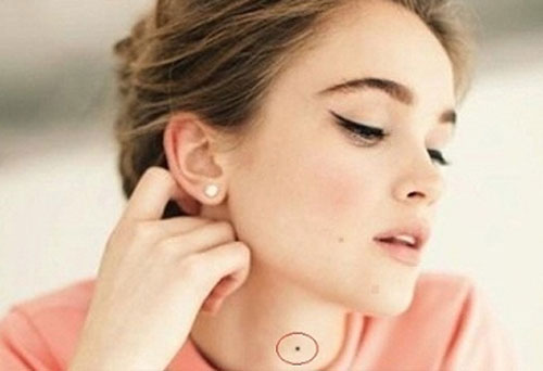 Phụ nữ sở hữu nốt ruồi ở vị trí này chính là 'hố chôn tiền', có thể cả đời sống trong vinh hoa phú quý