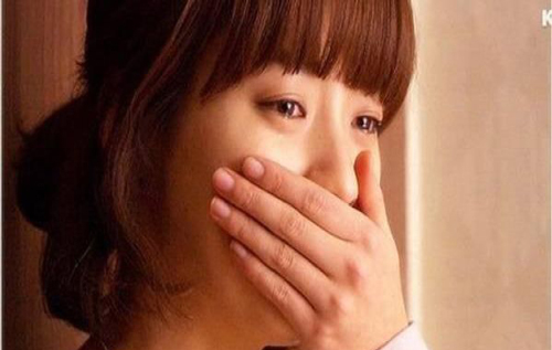 Tôi nói vợ chăm mẹ chồng ốm, cô ấy gắt: ‘Trước giờ khen đứa nào thì giờ gọi về mà hầu’