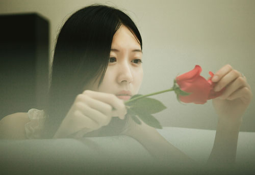 Đưa bạn trai về ra mắt, vừa nhìn thấy cỗ quan tài ở góc nhà, anh đã sững người, mặt mày tái mét không dám bước vào