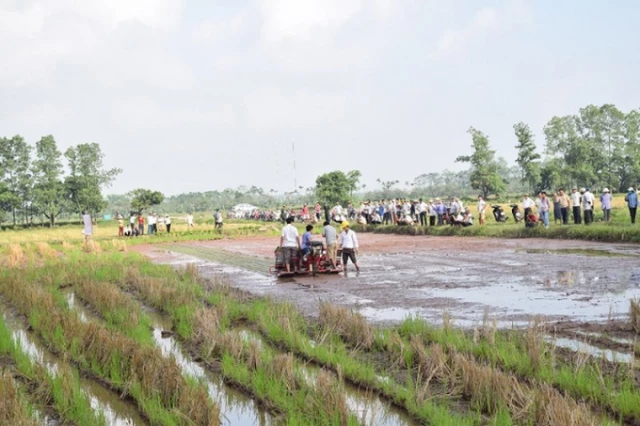 Máy nông nghiệp do Công ty Hát sáng chế chế tạo luôn được sự tín nhiệm của bà con nông dân.