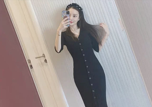 Lý Tiểu Lộ bị 'bóc mẽ' chỉnh ảnh eo thon dáng đẹp đến 'méo' cả căn phòng