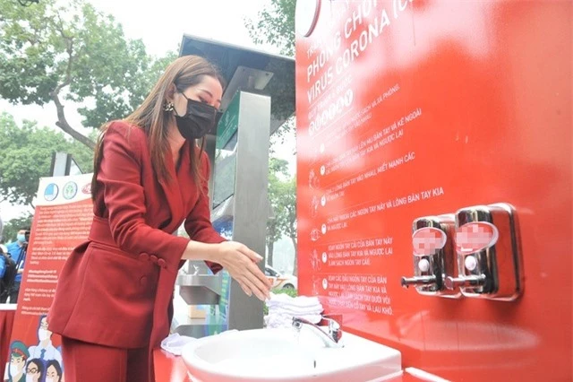 Chi Pu làm đại sứ gây quỹ dựng 100 trạm rửa tay dã chiến miễn phí - 2