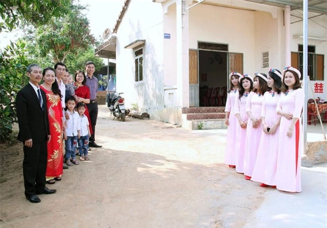 Lễ rước dâu của đôi uyên ương Kon Tum diễn ra trong không gian ấm cúng. Lễ rước dâu của đôi uyên ương Kon Tum diễn ra trong không gian ấm cúng.