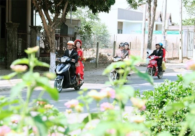 Những khoảnh khắc trong đám cưới của cô dâu Thu Trang, chú rể Thanh Hải. Những khoảnh khắc trong đám cưới của cô dâu Thu Trang, chú rể Thanh Hải.