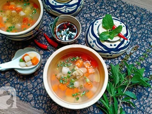 Bữa tối nấu canh ngũ sắc nóng hổi ngọt thơm mời cả nhà ai cũng thích