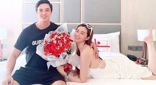 Khánh My kỷ niệm hai năm yêu Tiến Vũ