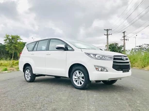Toyota Innova giảm giá kỷ lục tại đại lý