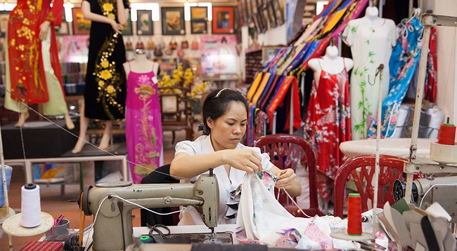 Đưa hộ kinh doanh vào Luật Doanh nghiệp có hợp lý không?