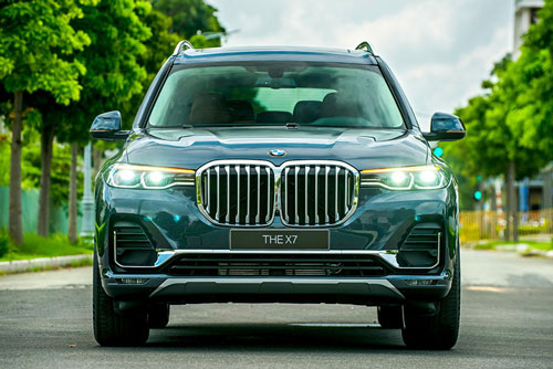 BMW X7 giảm giá 350 triệu đồng tại Việt Nam, cạnh tranh với Mercedes-Benz GLS