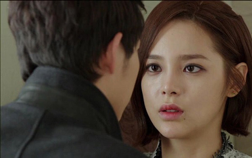 "Chết sững" khi chứng kiến cảnh 2 giờ sáng vợ còn ở trong phòng bố chồng