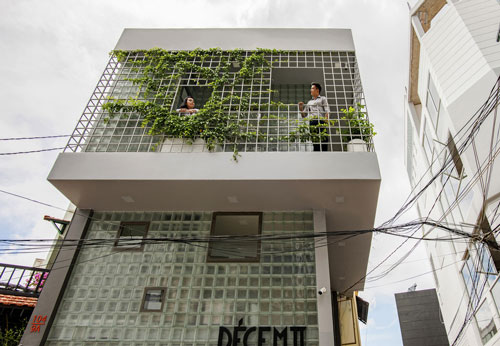 Căn nhà tối tăm và hư hỏng trong con hẻm "lột xác" hoàn toàn sau khi được cải tạo