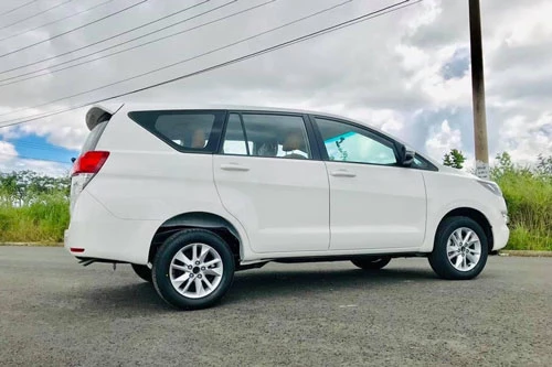 Toyota Innova. Toyota Hiroshima Tân Cảng - HT.