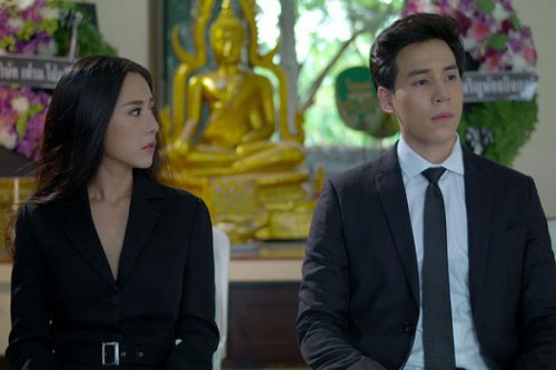 3 năm vợ tôi không đặt chân về nhà, ngày bố vợ qua đời, cô ấy nghe tin chỉ cười khẩy rồi hỏi: "Vậy à?" khiến tôi lạnh hết sống lưng