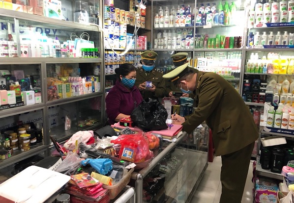 Lạng Sơn kiểm tra đột xuất và xử phạt một cơ sở kinh doanh mỹ phẩm online không rõ nguồn gốc xuất xứ