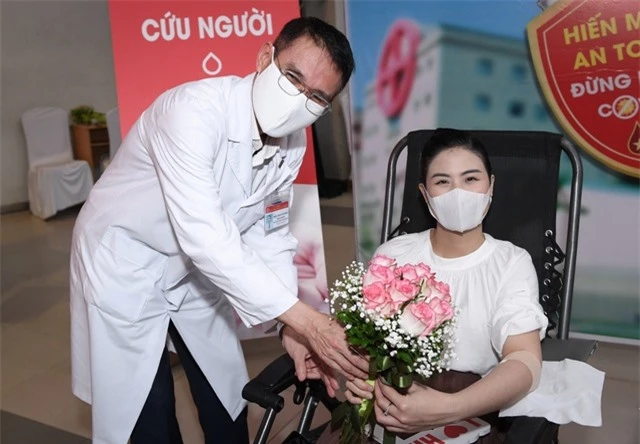 Hiến máu lần 7 giữa đại dịch, Hoa hậu Ngọc Hân kể câu chuyện rớt nước mắt - 2