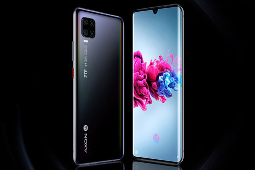 “Trái tim” của ZTE Axon 11 5G là vi xử lý Qualcomm Snapdragon 765G (7nm) lõi 8 với xung nhịp tối đa 2,4 GHz, GPU Adreno 620. Vi xử lý này được tích hợp sẵn modem thu sóng 5G. RAM 6 GB/ROM 128 GB, RAM 8 GB/ROM 128 GB hoặc RAM 8 GB/ROM 256 GB, có khay cắm thẻ microSD với dung lượng tối đa 2 TB. Hệ điều hành Android 10.0, được tùy biến trên giao diện MiFavor 10.