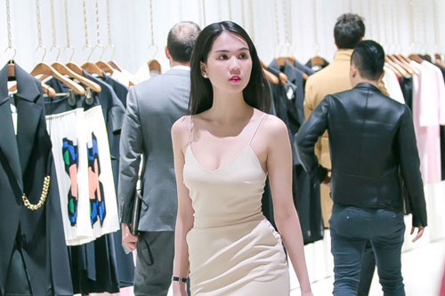 Những bức ảnh 'chụp lén' đẹp lung linh của mỹ nhân Việt