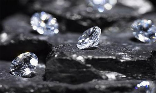 Anh phát hiện ra kho kim cương khổng lồ trong lòng đất