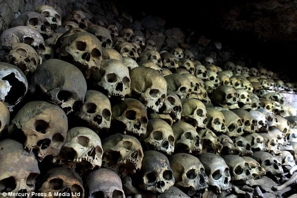 Hàng trăm chiếc sọ người được tìm thấy tại một hang động ở Timbac.