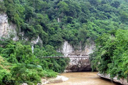 Hang Ma (tiếng Thái gọi là hang Phi).