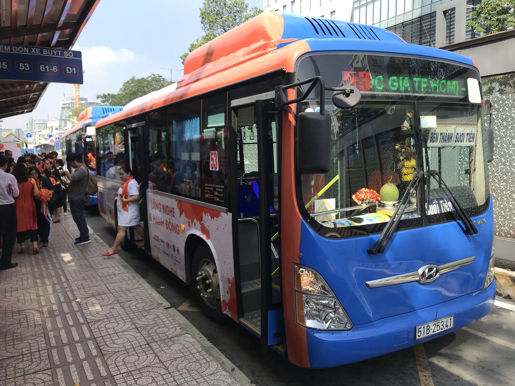 Sở Y tế TP.HCM đề xuất tạm ngưng hoạt động xe buýt trên địa bàn thành phố trong thời gian tới để chống dịch COVID-19
