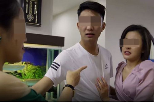 Mượn bố mẹ đẻ 2 tỷ giúp chồng làm ăn, đến khi thua lỗ mẹ chồng không nỡ bỏ một xu còn gọi con dâu vào phòng tát thẳng mặt