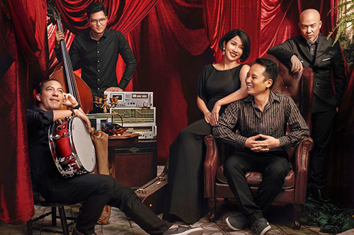 Mỹ Linh hát tặng khán giả tại nhà giữa mùa Covid-19