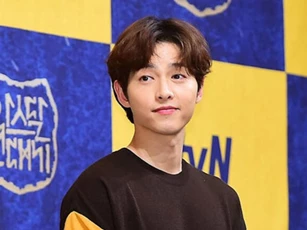 Song Joong Ki đã tự cách ly sau khi trở về từ Colombia