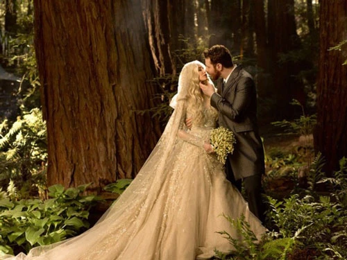 Sean Parker và vợ, nữ ca sĩ Alexandra Lenas, có chung một sở thích chơi… hóa trang (cosplay). Thậm chí, họ còn biến đám cưới thành một bữa tiệc hóa trang hoành tráng như trong phim The Lord of The Rings. Ảnh: Pinterest.