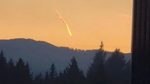 "Quả cầu lửa" bí ẩn xuất hiện trên bầu trời bang Oregon (Ảnh: RT)