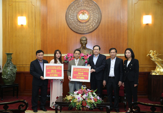 Hơn 500 tỷ đồng ủng hộ công tác phòng, chống dịch COVID-19