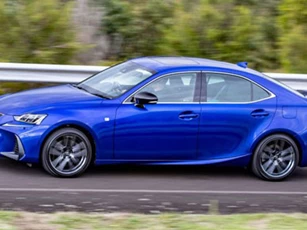 Cận cảnh Lexus IS Black Line Special: Giới hạn 150 chiếc, giá hơn 1 tỷ đồng