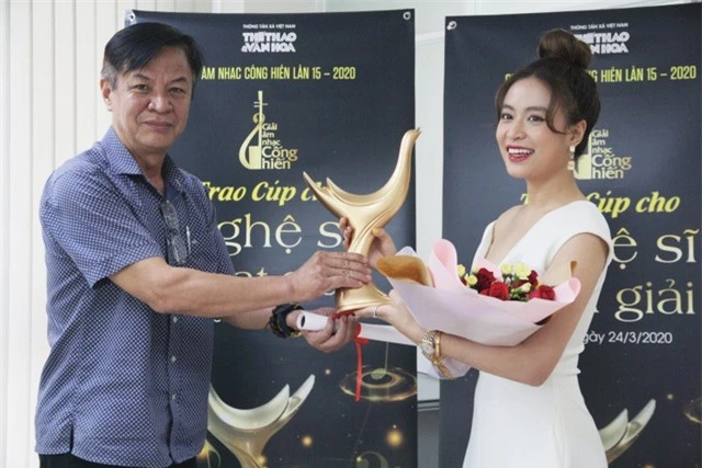 Hoàng Thùy Linh xuất sắc đoạt 4 giải Âm nhạc Cống hiến - 1