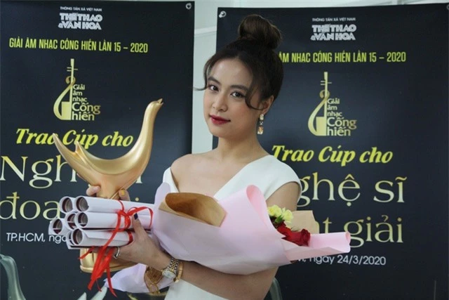 Hoàng Thùy Linh xuất sắc đoạt 4 giải Âm nhạc Cống hiến - 2