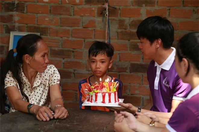 Quách Ngọc Tuyên: Tôi sợ người ta nghĩ mình làm từ thiện để ăn chặn tiền khán giả - Ảnh 5.