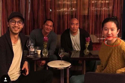 Lưu Diệc Phi tiếp tục bị soi dấu hiệu "phát tướng" khi xuất hiện với gương mặt tròn và vùng cổ nhiều ngấn