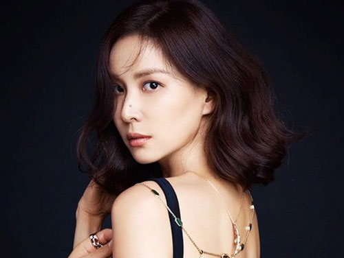 Vợ Jang Dong Gun lần đầu xuất hiện sau scandal “tìm gái gọi” của chồng