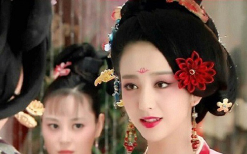 Ngỡ là cao tay nhưng cách đánh ghen của hoàng hậu này lại khiến bà mất mạng, chị em nhớ rút kinh nghiệm