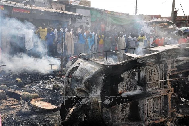  Hiện trường một vụ đánh bom tại khu chợ ở Maiduguri, bang Borno, Nigeria. Ảnh tư liệu: AFP/TTXVN