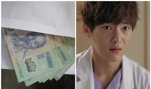 Cố tình để quên bọc tiền hàng trong phòng trọ của bạn gái để thử lòng, chàng trai nhận được cái kết "sốc nặng"