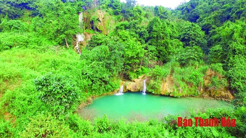 Thác Đẹn, xã Thành Yên (Thạch Thành) với hang động, thác nước hoang sơ ẩn mình giữa đại ngàn. Ảnh: Mai Hương