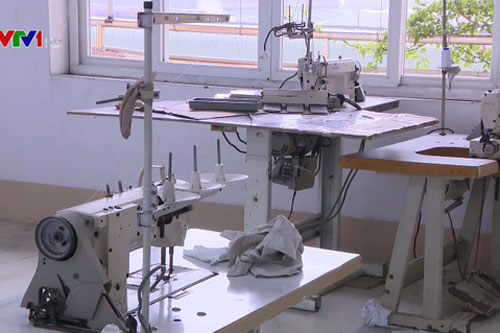 Đề xuất hỗ trợ 50% lương tối thiểu cho lao động dệt may